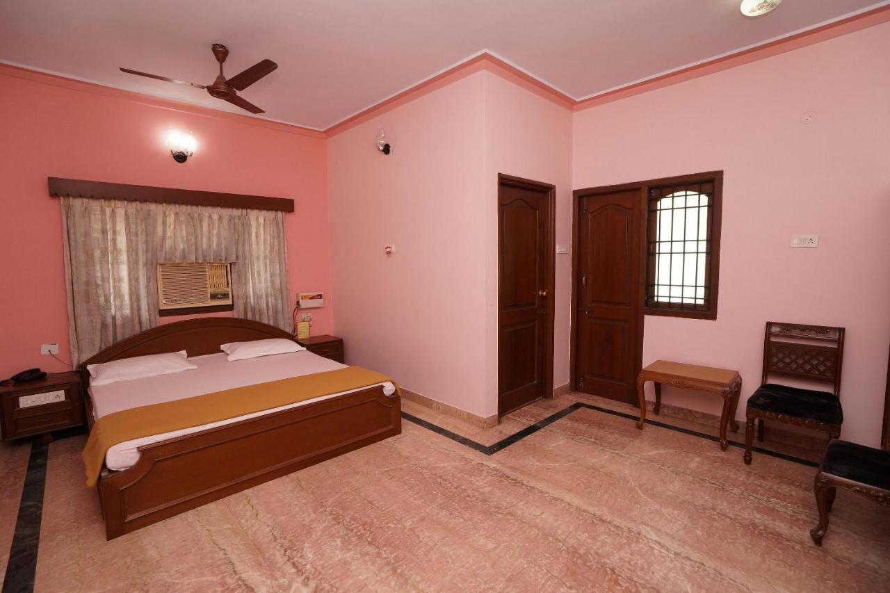 Lloyds Guest House, North Boag Road, T. Nagar Ченнаи Экстерьер фото
